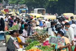 Nhờ khống chế tốt dịch COVID-19, Delhi (Ấn Độ) đã cho phép các chợ hoạt động trở lại từ đầu tháng 6. Ảnh: INDIA.COM