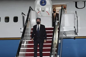 Ngoại trưởng Mỹ Antony Blinken hôm 14-12, khi tới Kuala Lumpur, Malaysia - điểm dừng chân thứ hai trong chuyến công du Đông Nam Á. Ảnh: AP