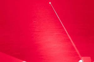 LWSD từ tàu USS Portland tiêu diệt mục tiêu nổi ở Vịnh Aden hôm 14-12. Ảnh: HẢI QUÂN MỸ