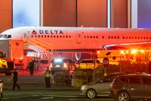 Boeing 757 nổ lốp khi đang bảo trì, 2 người thiệt mạng