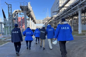 UAV quần thảo gần nhà máy hạt nhân Zaporizhia, thanh sát viên IAEA phải tránh trú 