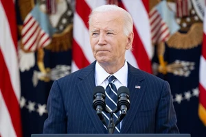 Bài phát biểu đầy cảm xúc của Tổng thống Biden: Dù ai bỏ phiếu cho ai, hãy cùng nhau bình tĩnh lại!