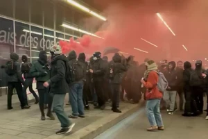 Biểu tình, đốt phá bên ngoài hội nghị NATO ở Canada, 3 người bị bắt