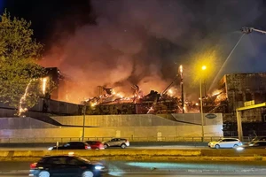 VIDEO, ẢNH: Kinh hoàng 'xoáy lửa khổng lồ' giữa Paris