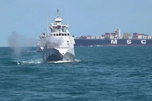 Hai tàu mang tên lửa Fuad Zekri và Mahmoud Fahmy của Hải quân Ai Cập khai hoả trong tập trận chung Nga-Ai Cập "Cầu nối Tình bạn - 2025" trên Địa Trung Hải. Nguồn: BỘ QUỐC PHÒNG NGA