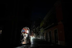 CHÙM ẢNH: Cả đảo Puerto Rico chìm trong bóng tối vì mất điện diện rộng