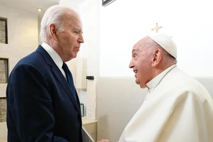 Ông Biden sẽ sang Rome dự lễ tang Giáo hoàng Francis