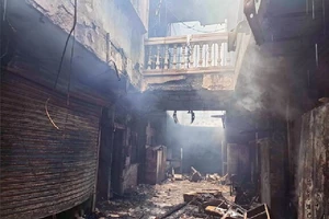 Hậu quả do đám cháy toà nhà 3 tầng ở khu Gulzar Houz (TP Hyberabad, Ấn Độ) sáng 18-5 khiến 17 người chết vì ngạt khói. Nguồn: NDTV