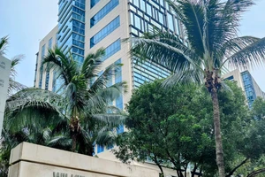 Giả làm tiếp viên hàng không, đặt hơn 120 chuyến bay không tốn một đồng