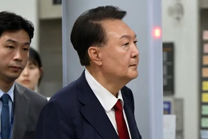 Công tố viên triệu tập vợ chồng cựu Tổng thống Yoon hầu toà 