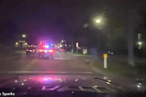 Cảnh sát giao thông ở TP Saint Paul (bang Minnesota, Mỹ) rượt bắt quái xế hôm 9-8. Ảnh chụp màn hình: VP CẢNH SÁT TRƯỞNG RAMSEY