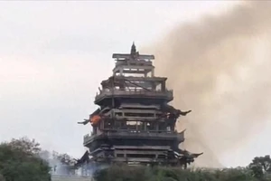 Văn Xương các tại chùa Vĩnh Khánh chỉ còn trơ khung sau vụ cháy hôm 12-11. Ảnh: Dawan News (tỉnh An Huy, Trung Quốc)