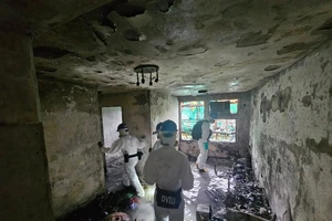 Những hình ảnh đầu tiên trong khu chung cư cháy đen ở Hong Kong