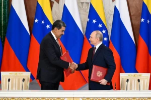 Mỹ áp thêm trừng phạt lên Venezuela, ông Maduro điện đàm với ông Putin