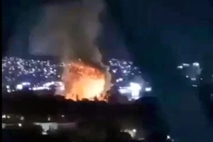 NÓNG: Nhiều tiếng nổ lớn ở thủ đô Venezuela