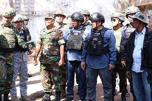 Campuchia nói các làng vùng biên bị phong toả, yêu cầu họp khẩn phân giới cắm mốc; Thái Lan lên tiếng