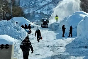 CHÙM ẢNH, VIDEO: Người dân Kamchatka - Nga trong những 'đường hầm tuyết' cao đến 3 m