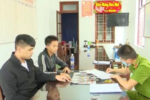 Bị chọc tức, nam thanh niên cầm dao đuổi nhóm học sinh