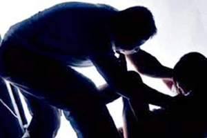 Bị bắt giam, khởi tố do có hành vi giao cấu với người dưới 16 tuổi