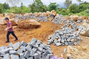 Phát hiện bãi khai thác đá trái phép quy mô lớn