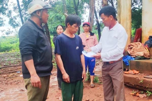 Trú mưa trong chòi rẫy, 2 người bị sét đánh tử vong