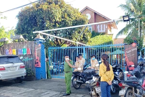 Chủ quán cà phê tử vong trong nhà tắm ở tư thế treo cổ