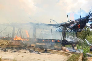 Hai cháu nhỏ nghịch dại khiến nhà rông gần tỉ đồng bị thiêu rụi