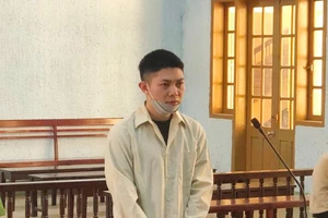 Nghịch tử đánh cha tử vong do mở tivi quá to