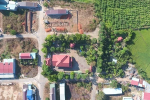 Làm rõ việc 'nắn đường' để lô đất vợ cựu Bí thư TP Kon Tum thành 4 mặt tiền 