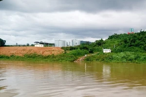 Một công nhân nghi rơi bể thải nhà máy mì mất tích