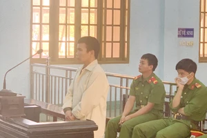 Sát hại cháu ruột vì rủ hát karaoke, không cho ngủ