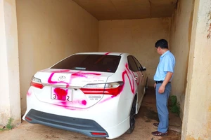 Xe ô tô của giám đốc bị xịt sơn ngay tại cơ quan