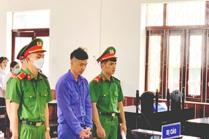 Đòi tiền không được, bắn người thương tích 13%, bị tội giết người