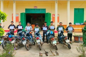 Bắt 8 người mang súng tự chế ở khu vực biên giới 
