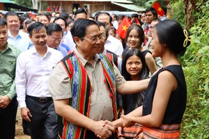 Thủ tướng Phạm Minh Chính thăm, làm việc tại 'thủ phủ' sâm Ngọc Linh Kon Tum