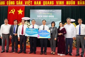 Năm học mới, học sinh nghèo Gia Lai được tặng hơn 18.000 bộ sách giáo khoa