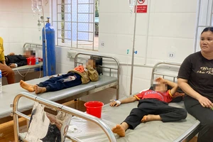 Tự bắt cóc làm thịt, 3 cháu nhỏ ngộ độc 