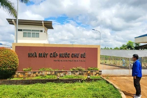 Dân bức xúc vụ ngừng cấp nước vì tài khoản công ty bị khóa