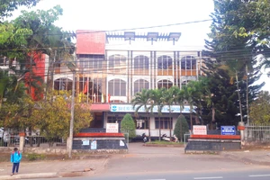 Gia Lai: 1 nhân viên văn phòng đất đai bị bắt vì nhận hối lộ