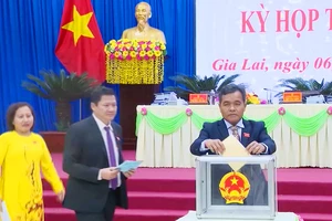 HĐND tỉnh Gia Lai bỏ phiếu tín nhiệm đối với 27 đại biểu