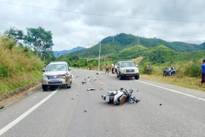 Vụ tai nạn giữa ô tô biển số xanh và xe máy ở Kon Tum: Thêm 1 nạn nhân tử vong