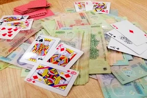 1 kiểm lâm bị khởi tố về tội đánh bạc 