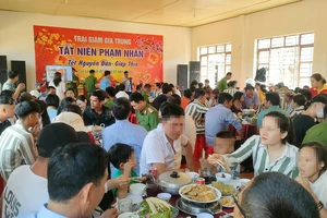 Bữa cơm ấm cúng cuối năm tại Trại giam Gia Trung