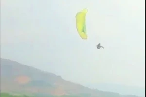 Hạ cánh gặp sự cố, 1 vận động viên ở giải dù lượn Kon Tum tử vong 