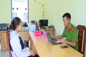 Vụ nữ sinh bị bắt quỳ, tát vào mặt: Đình chỉ học tập với 4 học sinh 