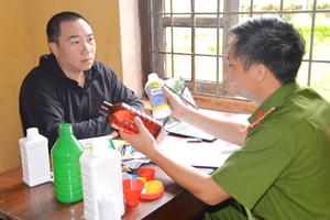 Phát hiện 4 kho xưởng sản xuất thuốc diệt cỏ giả quy mô lớn ở Gia Lai