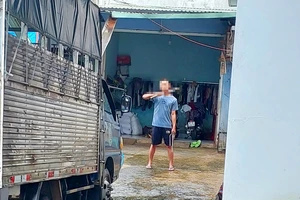 Thanh niên ngáo đá cầm hung khí cố thủ trong nhà hơn 22 giờ 