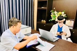 Vụ phòng khám chui trong tiệm cắt tóc: Chủ cơ sở và nhân viên lấy tên giả để hành nghề