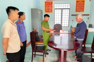 'Nổ' là nhà báo để lừa chạy án