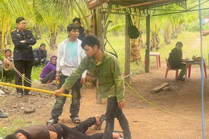 Hai anh em trốn vào rừng sau khi sát hại bạn nhậu rồi giấu xác dưới suối